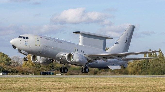 揭中国舰载机3种海上空中加油战术 空警-600为何不具备这能力? 2 【相關閲讀:E-7預警機「蘑菇蓋」為何能360度監視?端射天線解決前後探測問題】服役於英國空軍的E-7預警機。(X@RoyalAirForce)