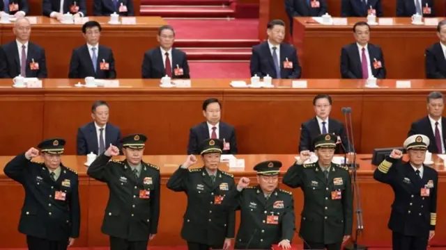 2023年两会，张又侠带领除习近平外的军委委员宣誓，目前这六人中除最左边的纪委书记张升民外，全部落马。
