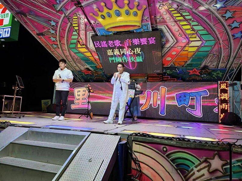 洛杉矶退休名人回嘉义养老 看病吃饭不用开车更省钱 2 退休從洛杉磯回台定居嘉義的倪北嘉(右二)偶爾也會應邀去電視台客串或主持社區活動。...