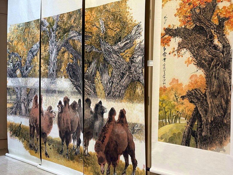 張培椿「無邊無際」舊金山個展中的部分作品。（記者李怡/攝影）