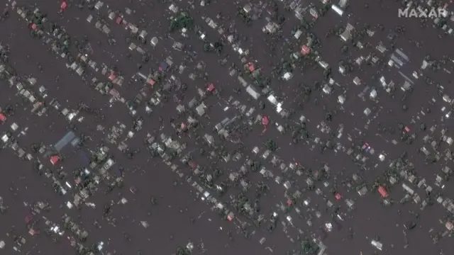 新卡霍夫卡大坝于2023年6月7日溃坝后，被洪水淹没的奥列什基镇。