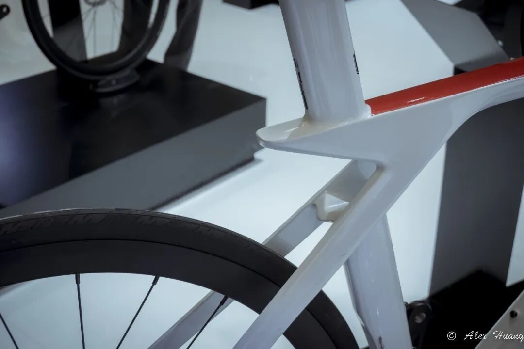 最值得买的顶级公路车?TREK 八代 Madone 评测 7 f45d7a6540c532c97263a47a47add83394e2b16b3a86914c2bd6056eb6fd270a article