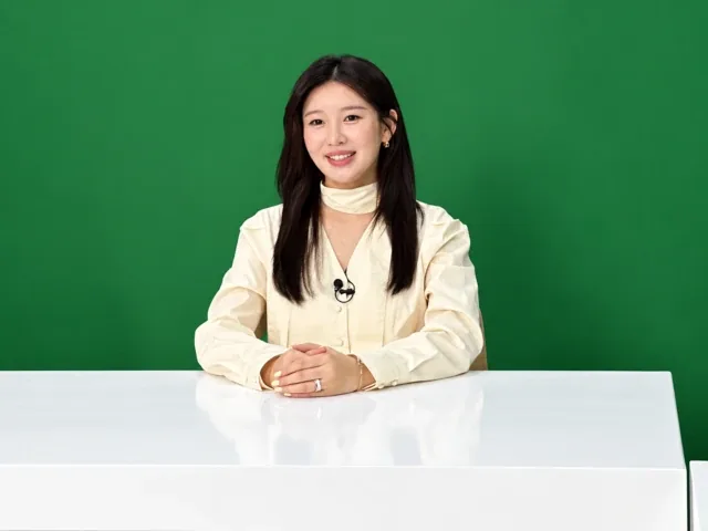 在韩国从事歌唱工作的金素妍表示，去年秋天在中国青岛机场接受入境审查时，遭当局额外盘问，询问她过去是否曾在中国居住及持有中国户籍。