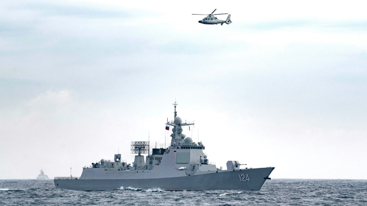 052D型驅逐艦開封號參加中俄「海上聯合-2026」聯合演習。（新華社）