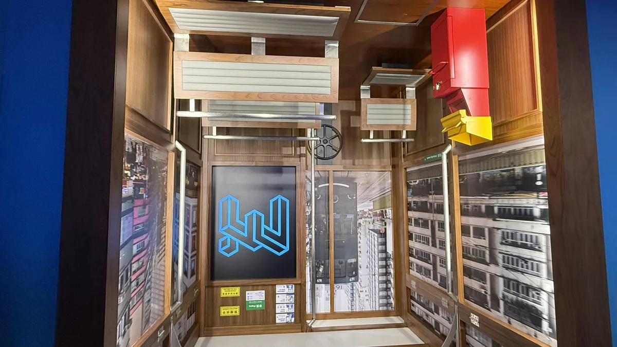 香港獨家展區雙層電車。（蘇琬淇攝）