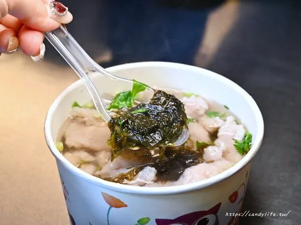 ▲▼福鼎肉片的現刮肉片湯與台中北屯總站夜市攤位。（圖／《糖糖's 享食生活》授權提供）