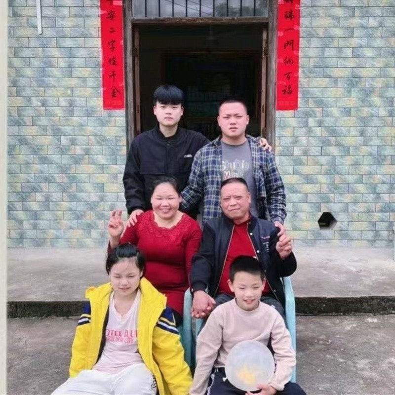 鐘彬一家合照。（南方都市報）