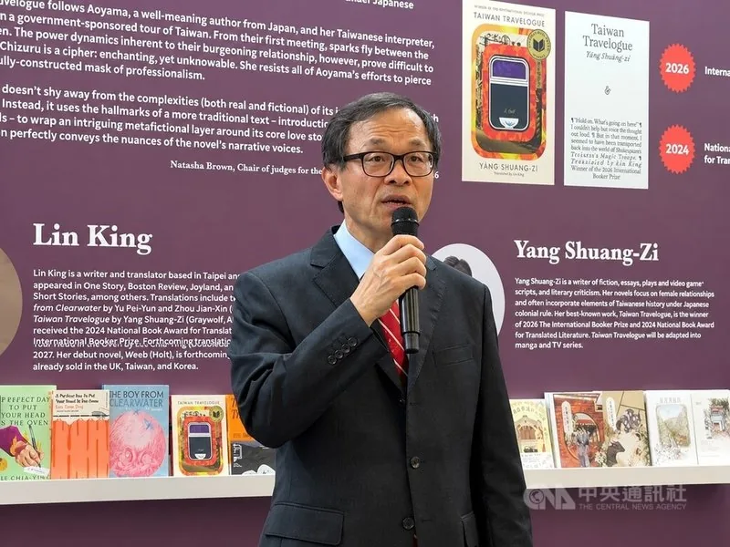 法蘭克福書展台灣館開幕，駐法蘭克福辦事處處長羅美舜出席開幕式致詞表示，書籍是連結人心的橋梁，台灣透過「暖實力」向國際社會展現自身價值與文化特色。中央社記者林尚縈法蘭克福攝　115年10月8日