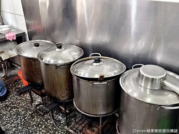 ▲▼台北大安古亭潮州街林記牛肉麵的半筋肉麵與免費加湯。（圖／《DARREN蘋果樹旅遊玩樂誌》授權提供）