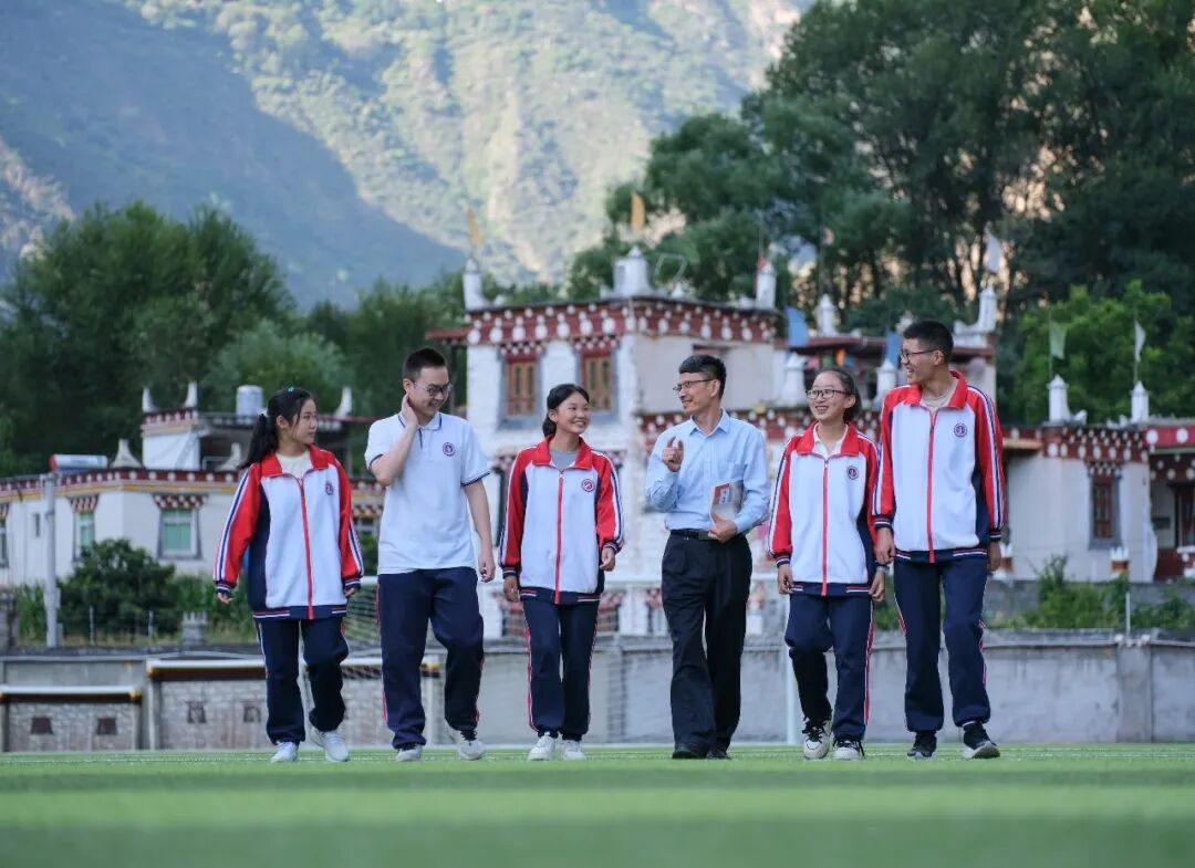 支教丹巴四年 樊森带出两名985大学生 2 fa6c9f54550fa192bfd25b8c8a028158828b758781bccea1b37038259db1f630 article