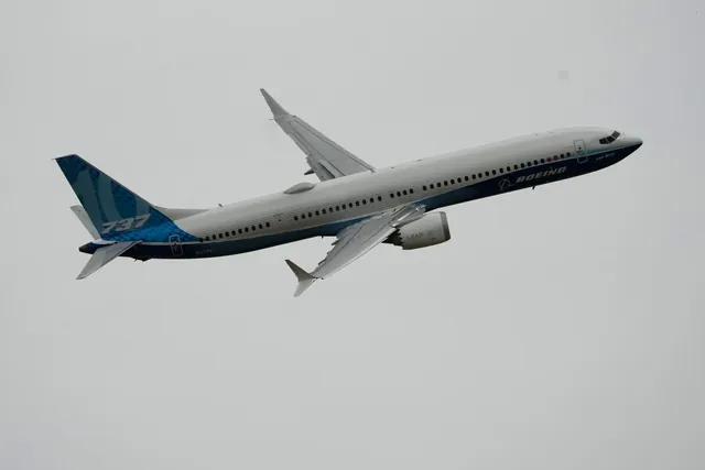 飞行中的波音737 MAX 10（资料照片）