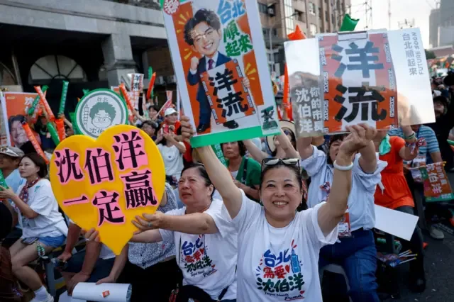10月4日，沈伯洋支持者出席其竞选总部成立大会