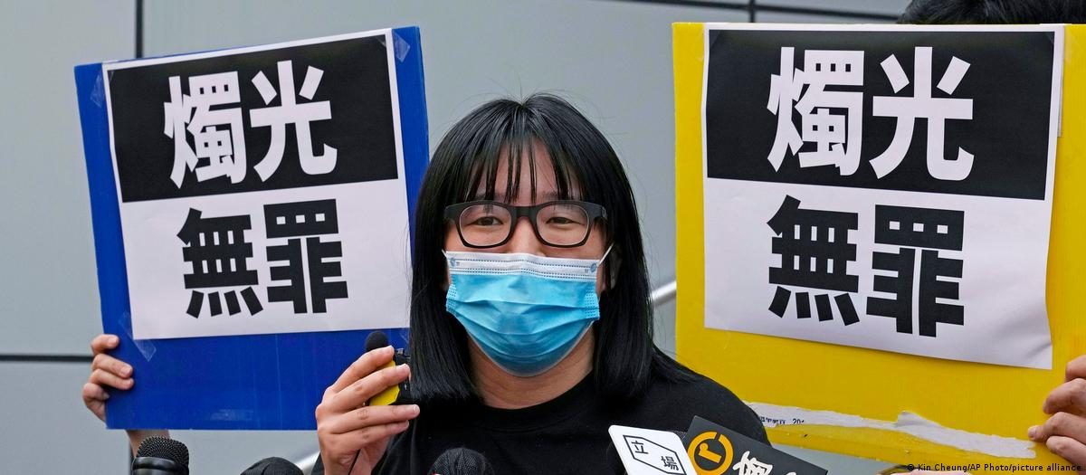 香港支联会案 李卓人、邹幸彤“煽颠”罪成 3 图为2021年6月5日邹幸彤获准保释后受访