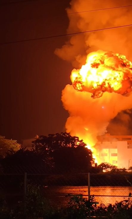 有網友拍下爆炸瞬間。（影片截圖）