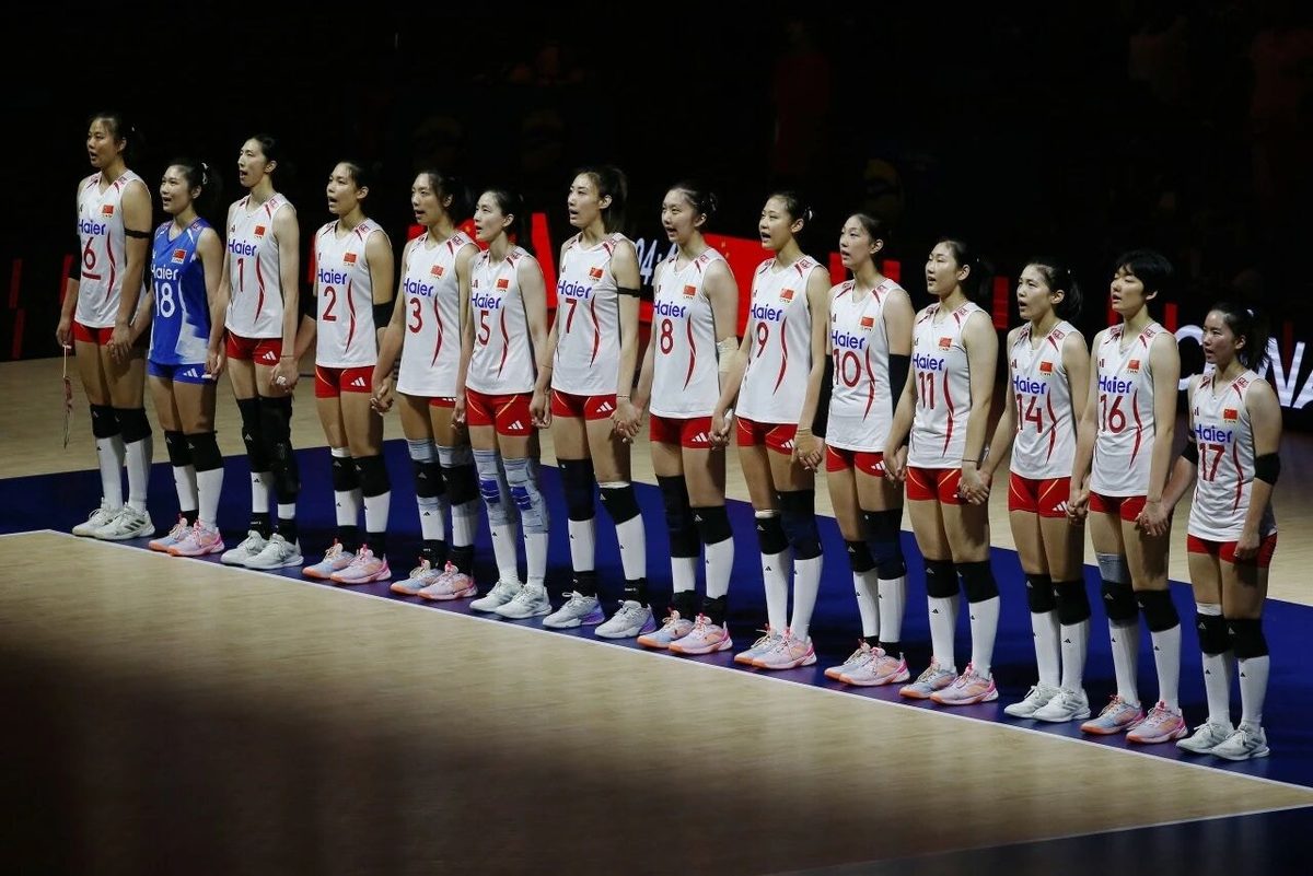 中国女排决胜局遭泰国逆转夺亚军 无缘直通奥运 1 中國女排在決賽中與衛冕冠軍泰國隊鏖戰五局,終以2比3惜敗,連續兩屆亞錦賽屈居亞軍。(五星體育)