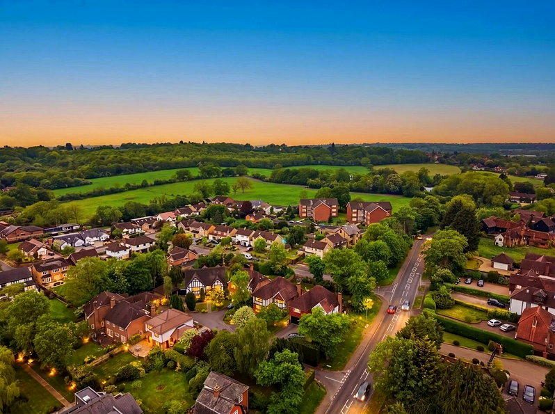 英国夫妇7美元一张抽奖卖200万豪宅 想带全家环游美国 2 這棟住宅位於艾斯特里(Elstree),距離倫敦僅約20分鐘車程。(Lux Vi...