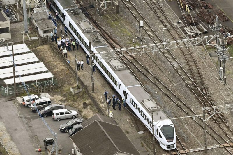 日本观光特急列车撞死4人 安全确认环节疑出包 1 東武日光線新鹿沼站20日發生4名除草作業員遭特急列車撞擊死亡事故。(共同社)