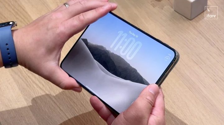 iPhone 18评测:折叠屏首发苹果Duo 磨砂屏解决折痕难题 10 ff4a63c66041c3639cd866391d605d28806bd048a1cbfb19b35887ae0f5c9757 article