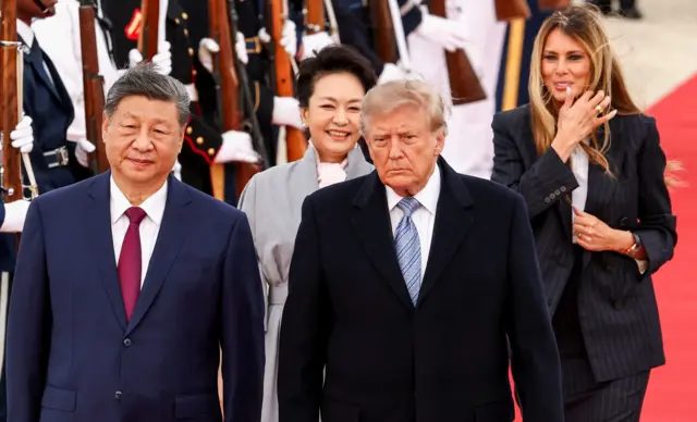 2026年9月23日，美国总统特朗普与第一夫人梅拉尼娅·特朗普在美国马里兰州安德鲁斯联合基地，与中国国家主席习近平及其夫人彭丽媛一同前行